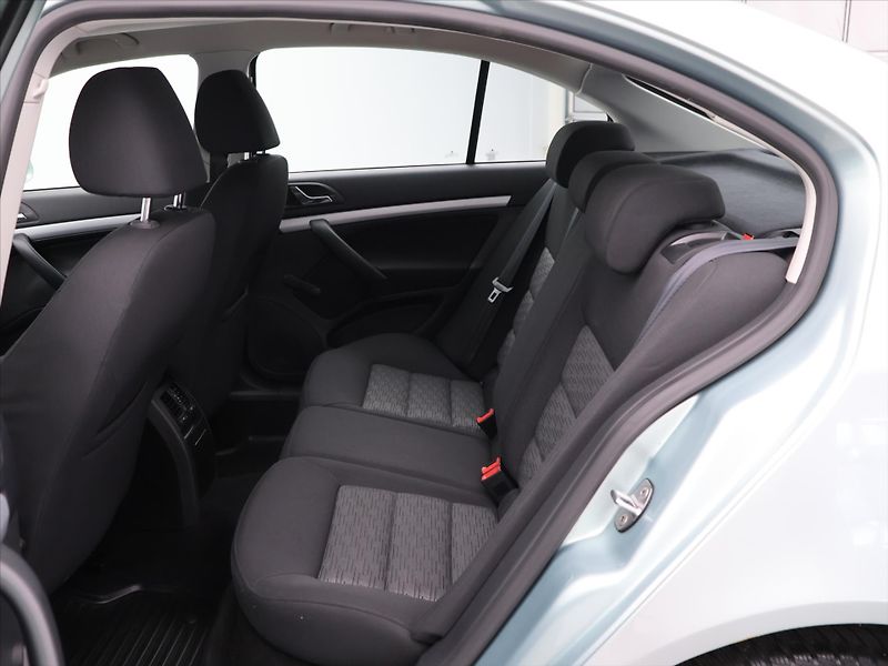 Škoda Octavia 1,4 TSI 90kW Ambiente CZ - fotka 14 z 26