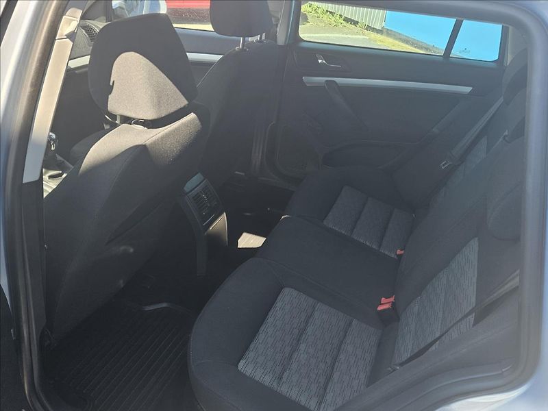 Škoda Octavia 1,2 TSI  Elegance Combi - fotka 10 z 15
