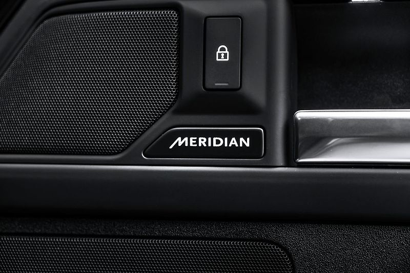 Land Rover Defender SE X-Dynamic,V6 D200, Meridian - fotka 18 z 21