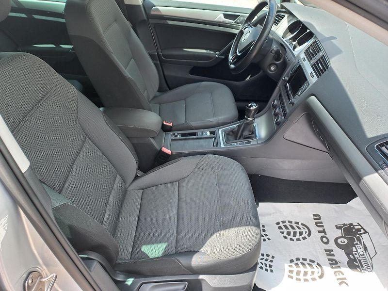 Volkswagen Golf (2014) 1.6TDi 77kW - fotka 14 z 20