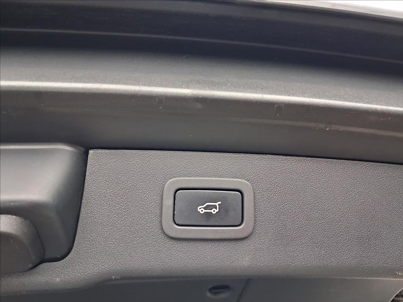 Jaguar XF 2,0 AWD, - fotka 9 z 17