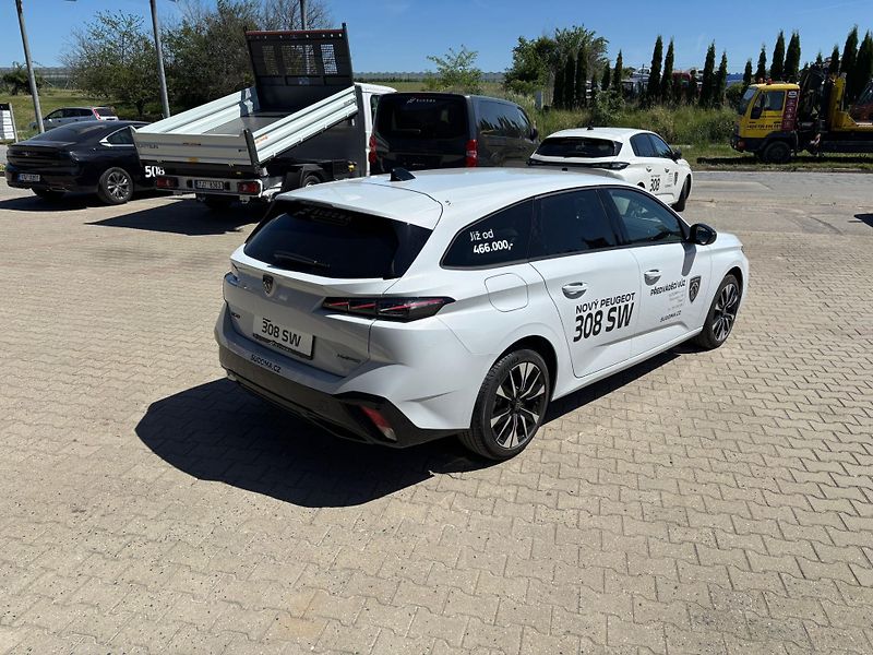 Peugeot 308 SW ALLURE Hybrid - fotka 9 z 20