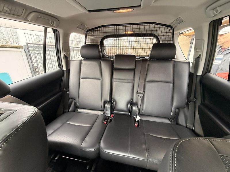 Toyota Land Cruiser 2.8-MAX.VÝBAVA-TAŽNÉ 3t-DPH - fotka 16 z 31