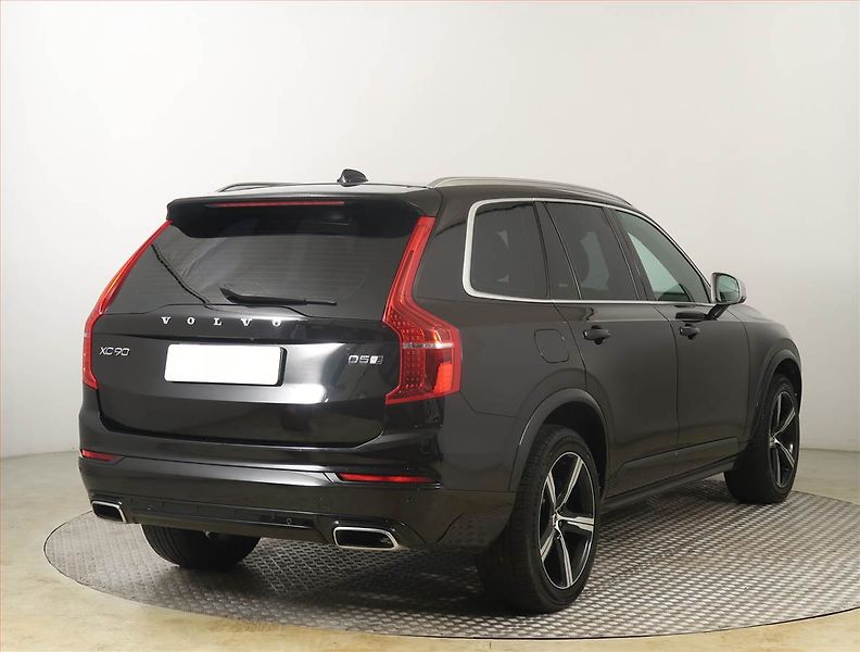 Volvo XC90 (2018) R-Design D5 AWD - fotka 5 z 23