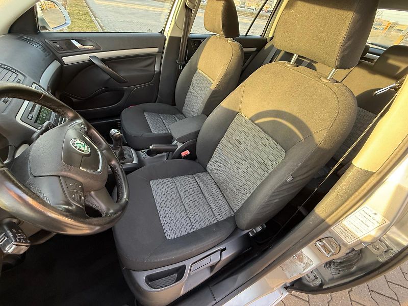 Škoda Octavia 1,6 TDI AMB bez koroze - fotka 7 z 12