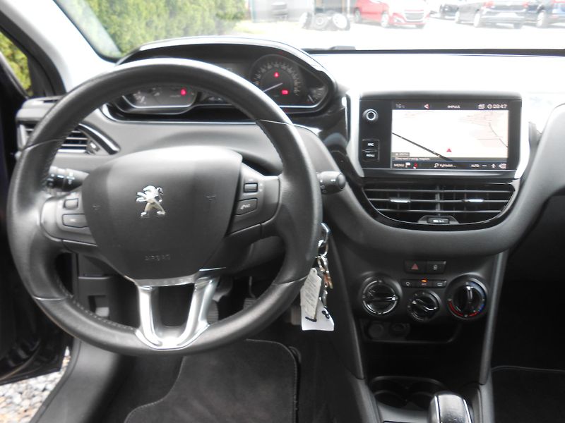 Peugeot 208 NAVIGACE,CHROM,LED!! - fotka 32 z 42