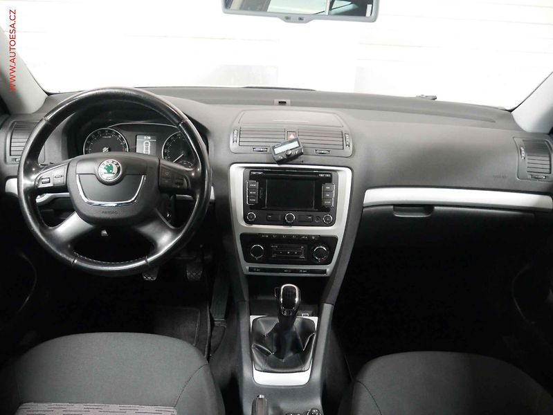 Škoda Octavia (2011) 1.6 TDi, STK5/28 - fotka 8 z 22