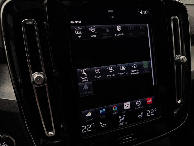 Volvo XC40 B4 MOMENTUM AUT  - fotka 36 z 47