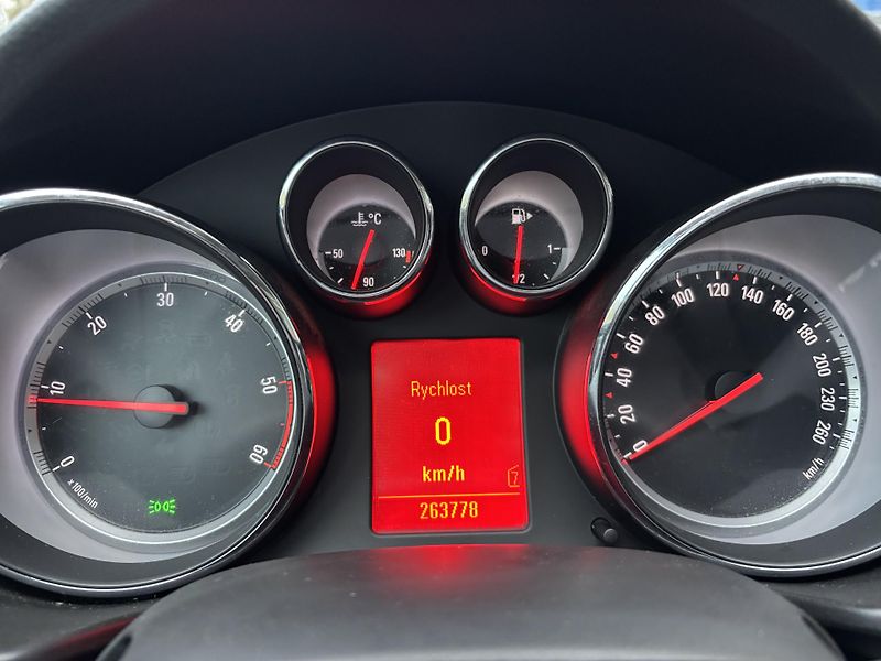 Opel Insignia (2011) 2.0 CDTI 4x4 tažné - fotka 18 z 18