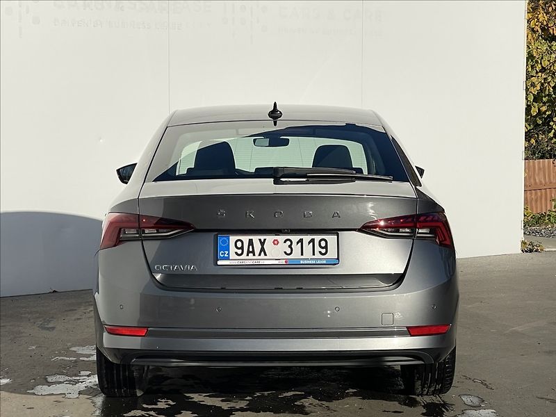 Škoda Octavia 2,0 TDI DSG Style Plus ACC - fotka 23 z 24