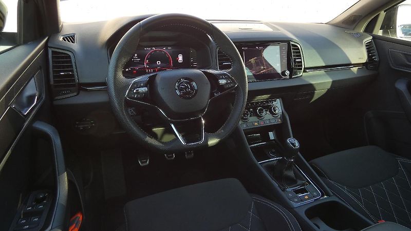 Škoda Karoq 1,5 TSI Sportline - fotka 5 z 23