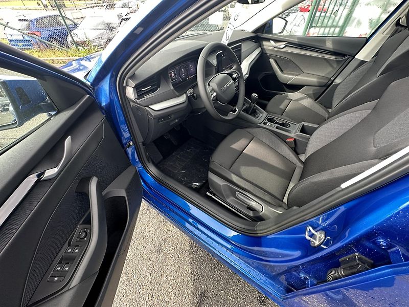 Škoda Octavia ESSENCE + dovýbava *315 - fotka 6 z 10