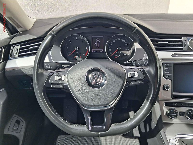 Volkswagen Passat (2016) 2.0 TDi, LED, navi, park - fotka 11 z 19