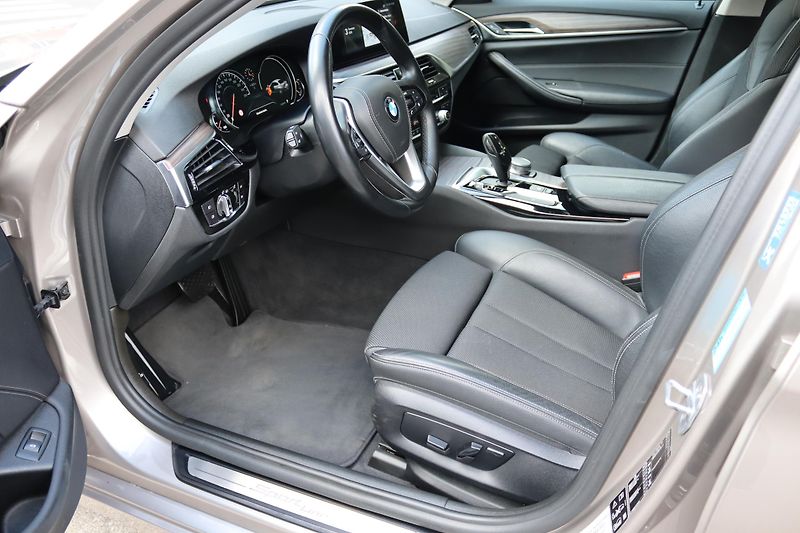 BMW Řada 5 520D XDRIVE SPORT LINE G30  - fotka 22 z 50
