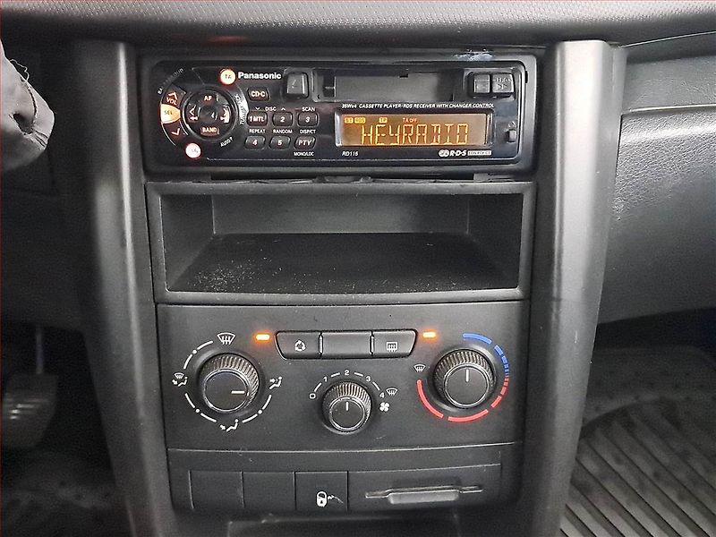 Peugeot 207 (2010) 1.6 HDi, nová STK - fotka 12 z 14