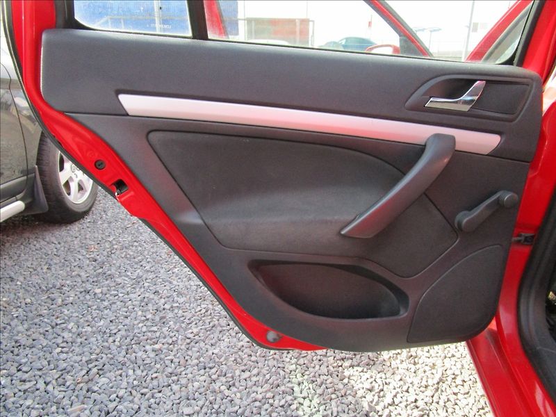 Škoda Octavia Combi 1.9TDi Ambiente, Klima - fotka 29 z 41