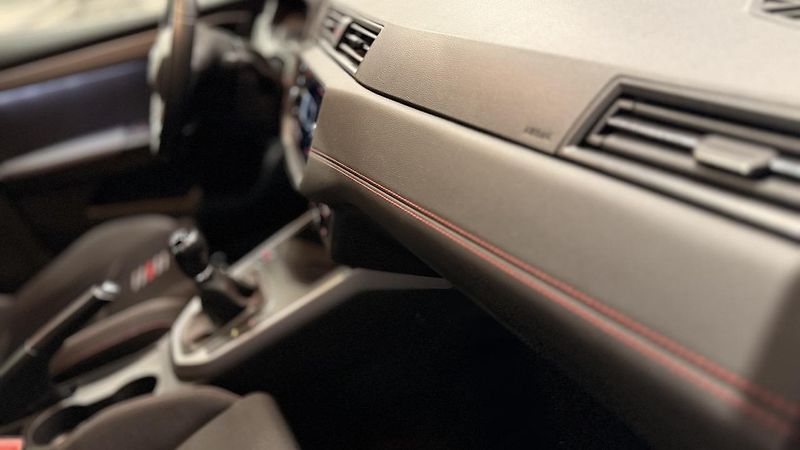 Seat Arona (2019) 1.0TGI- FR,LED,ZÁRUKA  - fotka 19 z 35