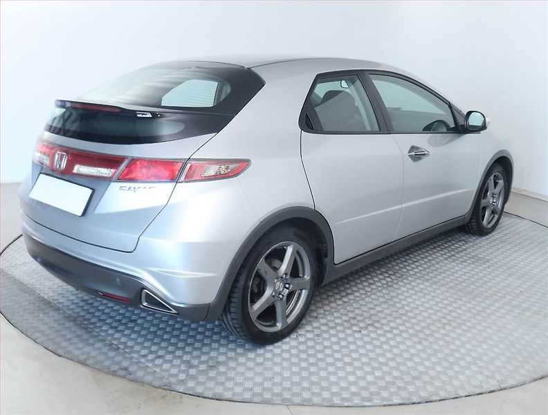Honda Civic (2010) 1.4 i-VTEC - fotka 5 z 17