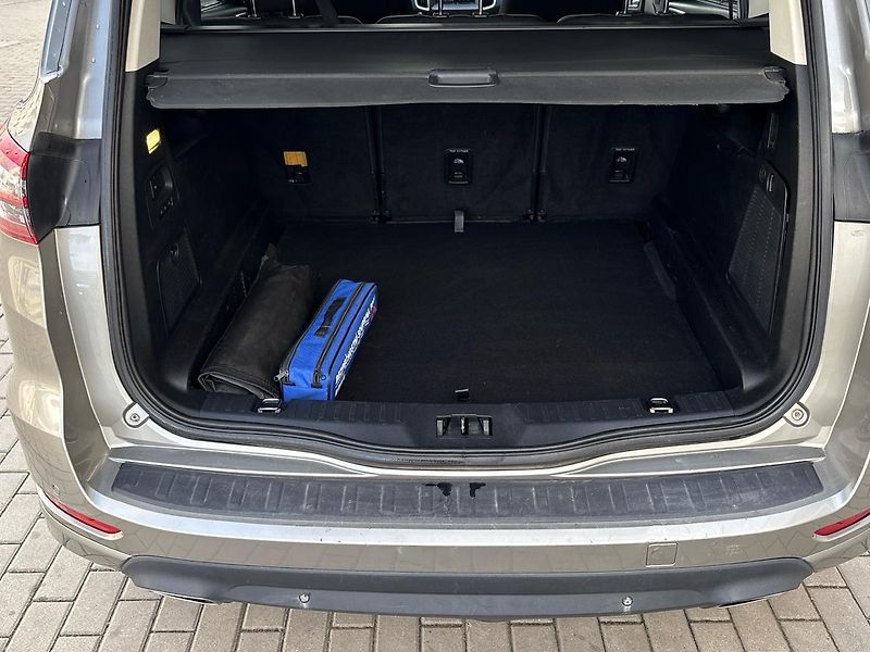 Ford S-MAX (2016) 2.0 TDCi Titanium EAT6 4x4 - fotka 9 z 49