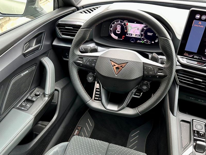 Cupra Leon (2025) VZ 2.0TSI 245kW EXTREME - fotka 16 z 38