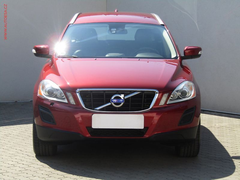 Volvo XC60 (2011) 2.4d 4x4, 2.maj, AT, xenon - fotka 2 z 3
