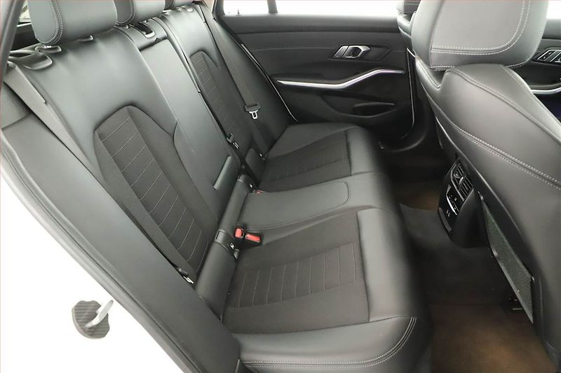 BMW Řada 3 (2020) 320 i - fotka 7 z 19
