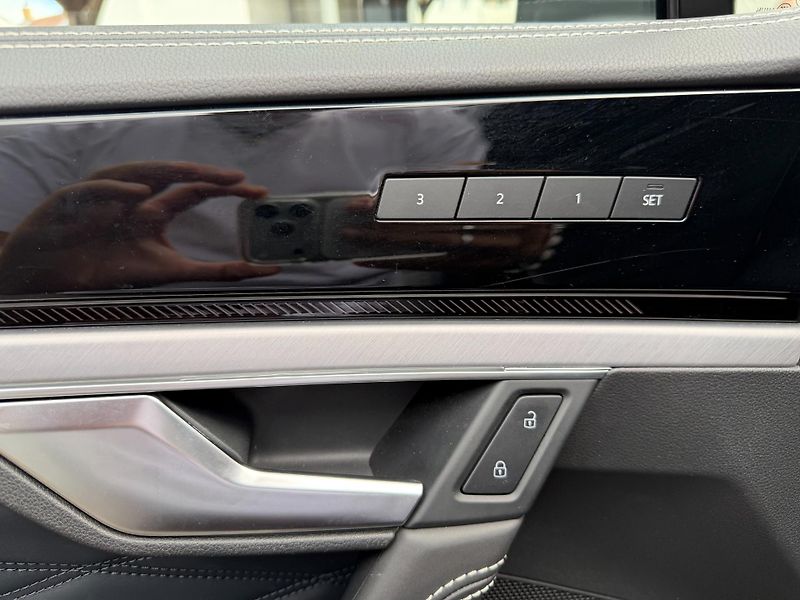 Volkswagen Touareg R-Line V6 3.0 TDI - fotka 11 z 12