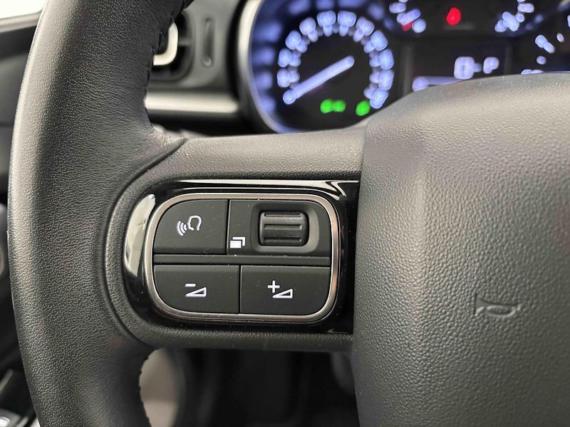 Citroën C3 (2022) Shine 1.2 PureTech 110K EAT6 - fotka 20 z 37