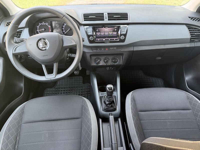 Škoda Fabia 1,0i 70kW  Klimatizace - fotka 9 z 19