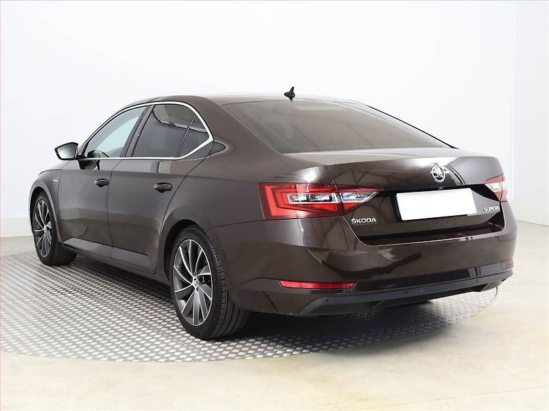 Škoda Superb (2016) Laurin&Klement 2.0 TDI, Kůže - fotka 4 z 21