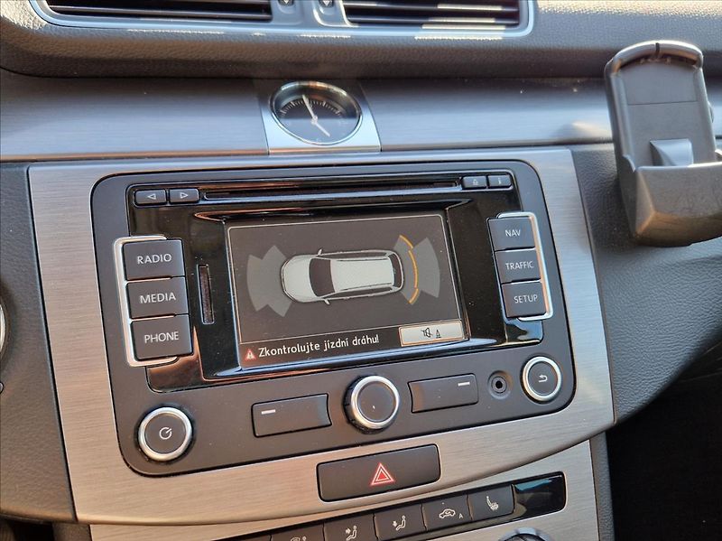 Volkswagen Passat 1,4 TSI DSG NOSIČ TAŽNÉ VÝHŘEV - fotka 30 z 35