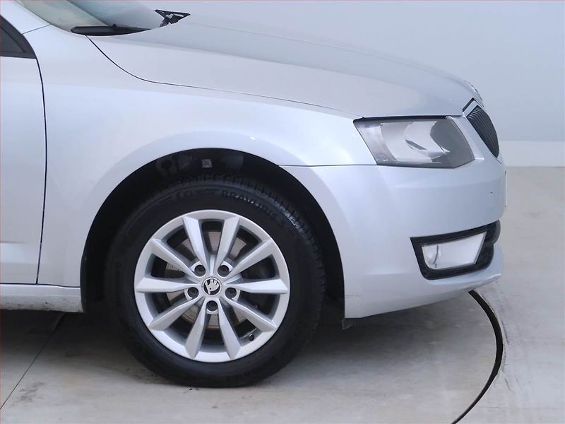 Škoda Octavia (2013) Ambition 1.6 TDI, Serv.kniha - fotka 13 z 13