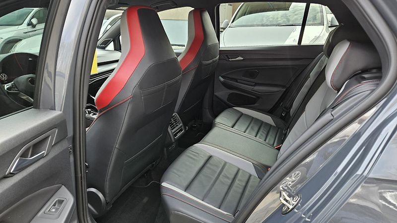 Volkswagen Golf (2023) GTI 2.0TSI 180kW DSG - fotka 11 z 36