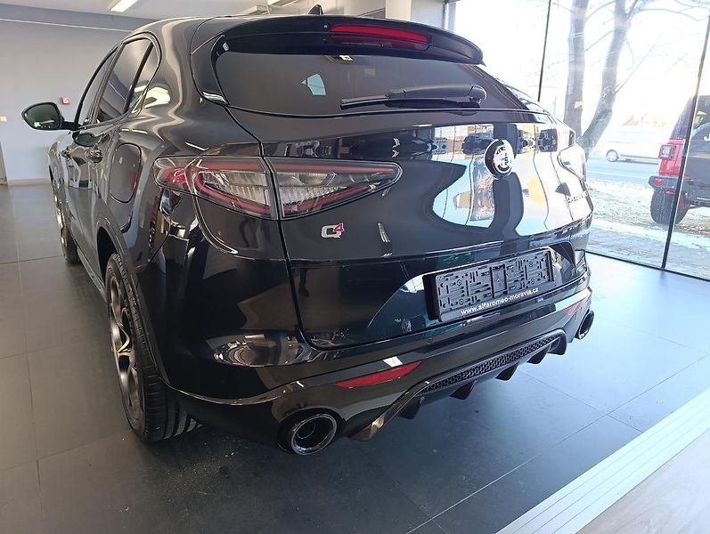 Alfa Romeo Stelvio Intensa 2,0Turbo 280k AWD - fotka 5 z 26