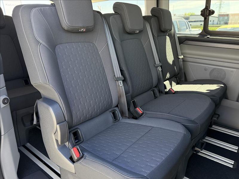 Ford Tourneo Custom 2,5 PHEV 171 kW Titanium L2 - fotka 15 z 26