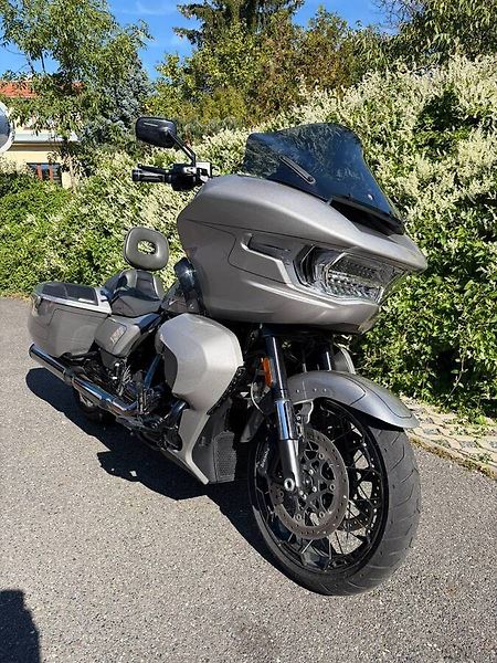 Harley-Davidson FLTRXSE CVO Road Glide (2023) - fotka 10 z 17