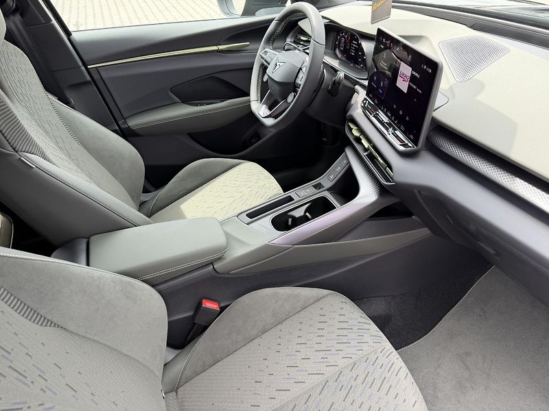 Cupra Terramar (2026) 2.0TSI 150kW 4WD TRIBE TZ R20! - fotka 32 z 45