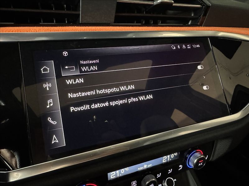 Audi Q3 2,0 TDi  S-Line Záruka LED Kam - fotka 39 z 45