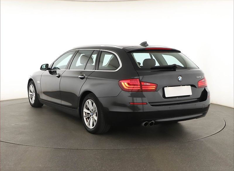 BMW Řada 5 (2016) 525d, Automat, Navi, Bi-Xenony - fotka 4 z 20