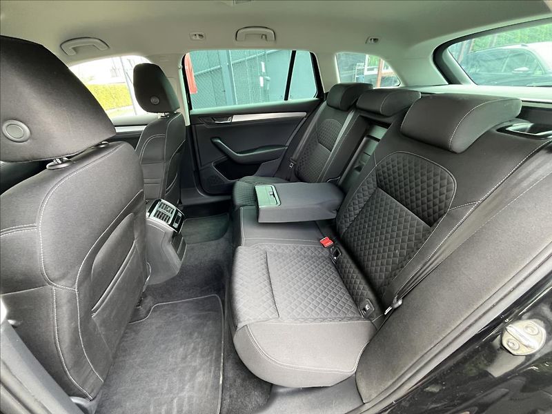 Škoda Superb 2,0 TDi DSG  NAVI BIXEN ACC AL - fotka 34 z 50