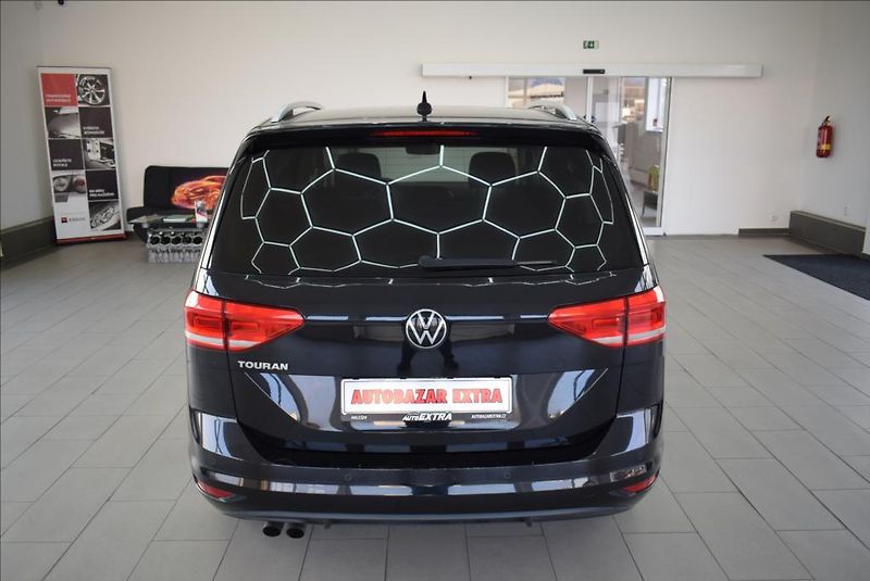 Volkswagen Touran 2,0 TDi, 7-míst,DSG,NAVI,KŮŽE, - fotka 7 z 41