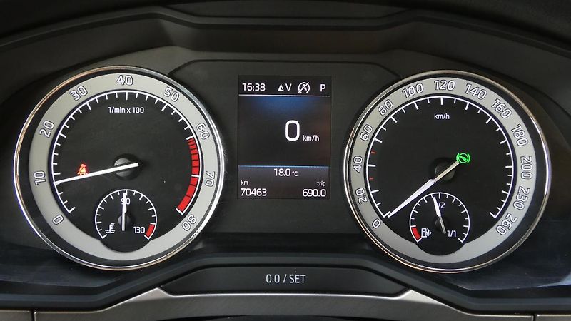 Škoda Superb Combi 2.0 TSI DSG Style - fotka 14 z 24
