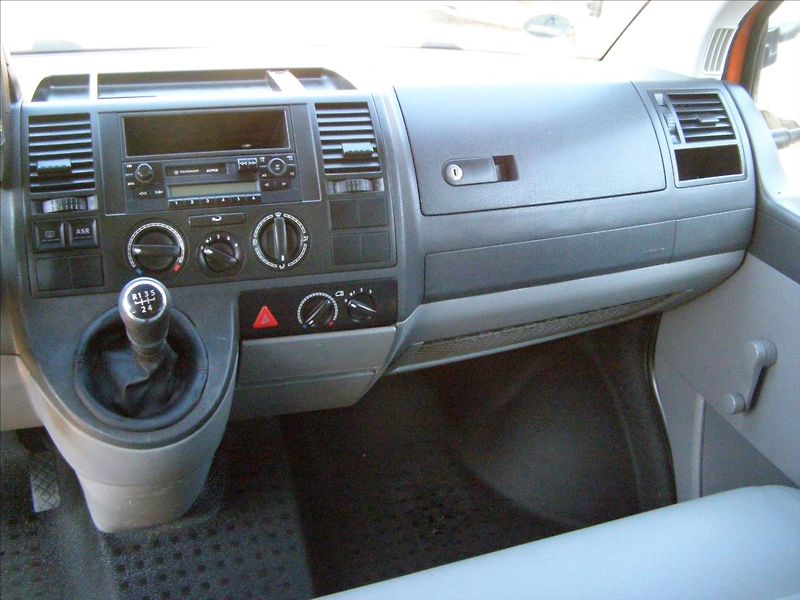 Volkswagen Transporter 1,9   DVOJKABINA 6 MIST - fotka 19 z 27
