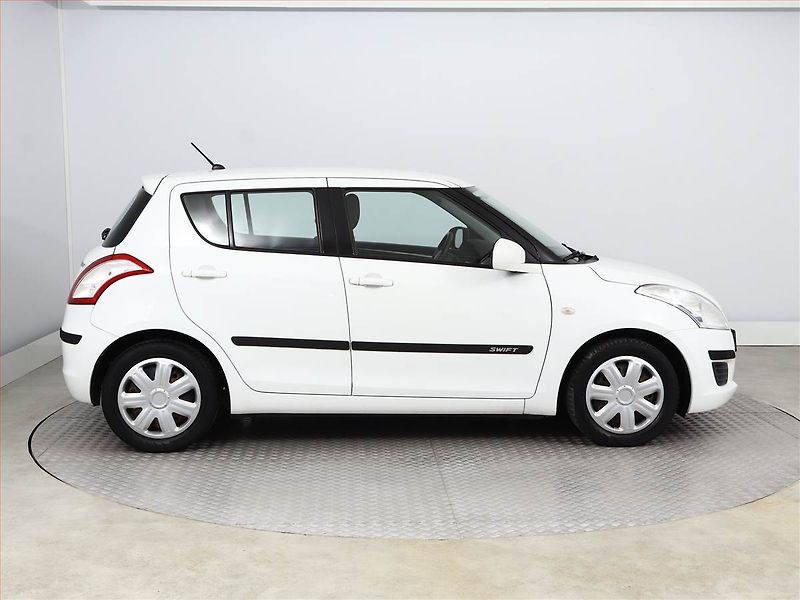 Suzuki Swift (2012) 1.2, Serv.kniha - fotka 6 z 9