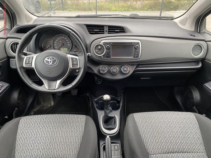 Toyota Yaris (2014) 1.0VVT-i, 2.maj,ČR, STK2/27 - fotka 8 z 17