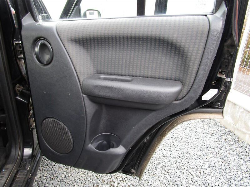 Jeep Cherokee 2.5CRD 4x4, Sport, Klima - fotka 25 z 39