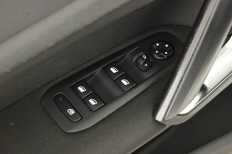 Peugeot 308 (2017) 1.6 BlueHDi, Tempomat - fotka 13 z 13