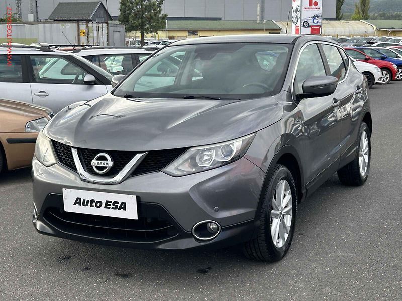 Nissan Qashqai (2014) 1.2 DiG-T, AC, park. kamera - fotka 3 z 20