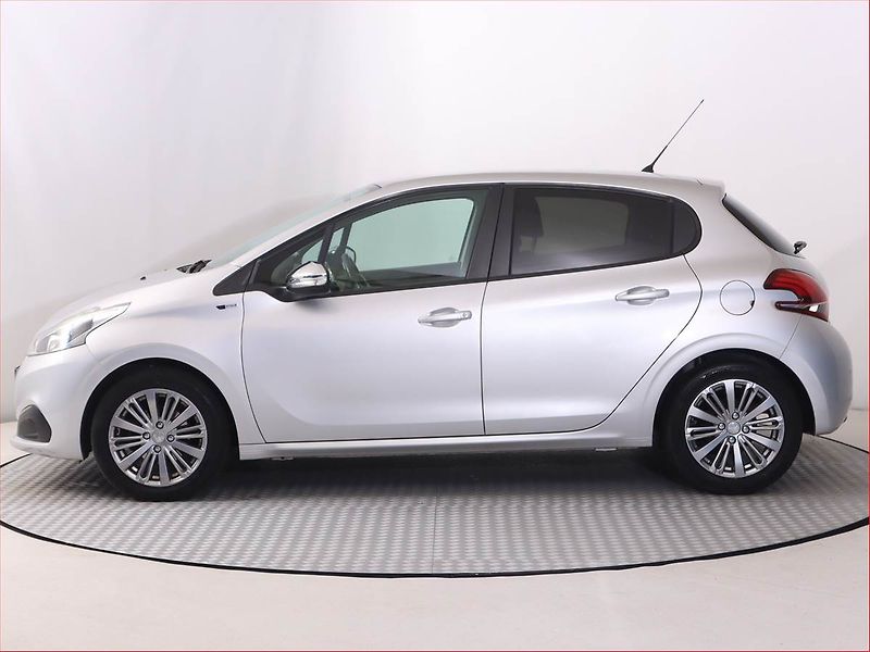 Peugeot 208 (2017) 1.2 PureTech, Serv.kniha - fotka 3 z 16