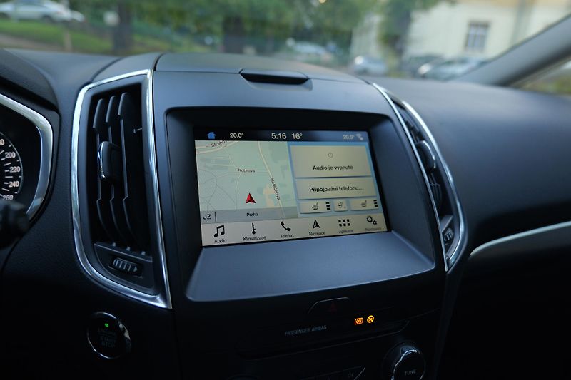 Ford S-MAX 2.0 Kůže Panorama 7 míst Tažné - fotka 31 z 52